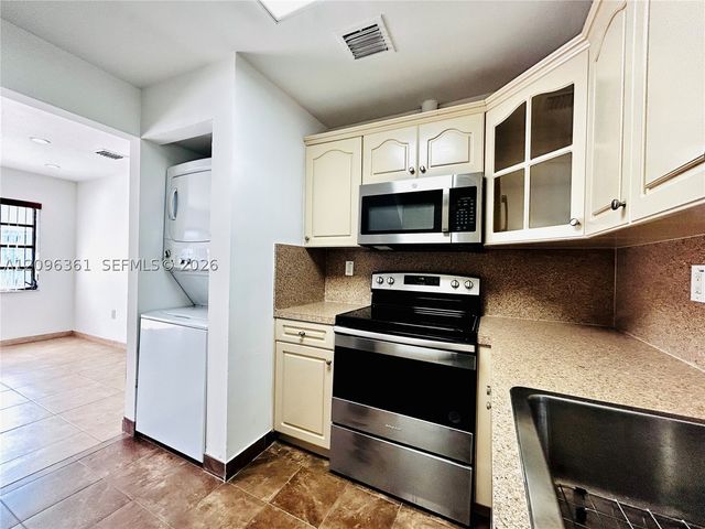 11841 SW 18th St 3-21, Miami, FL 33175