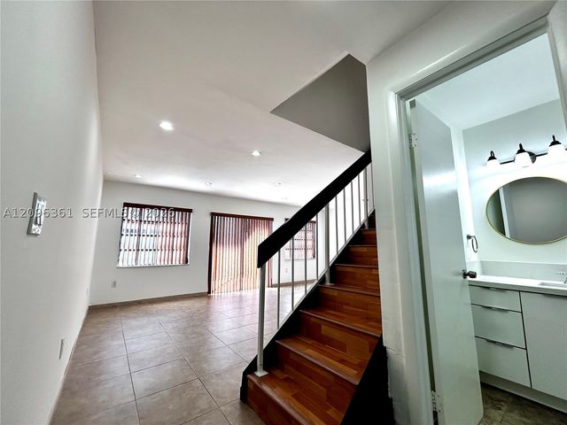 11841 SW 18th St 3-21, Miami, FL 33175