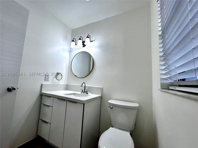 11841 SW 18th St 3-21, Miami, FL 33175