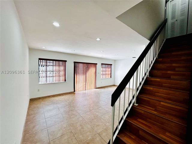 11841 SW 18th St 3-21, Miami, FL 33175