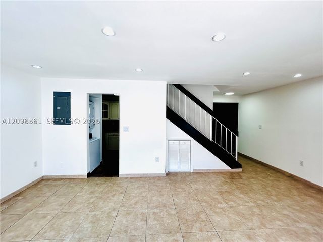 11841 SW 18th St 3-21, Miami, FL 33175