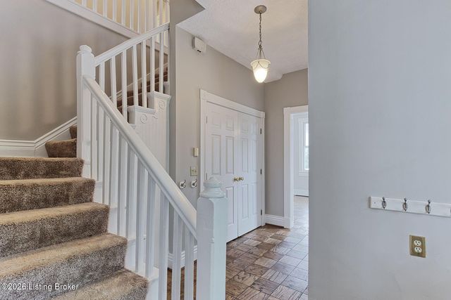 6301&6303 Innisbrook Dr, Prospect, KY 40059