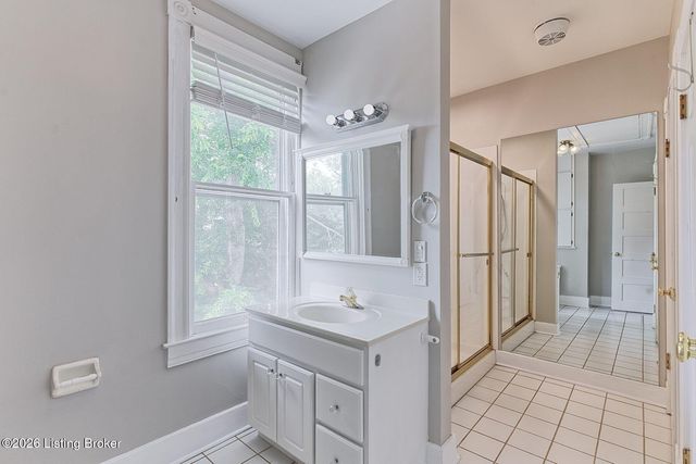 6301&6303 Innisbrook Dr, Prospect, KY 40059