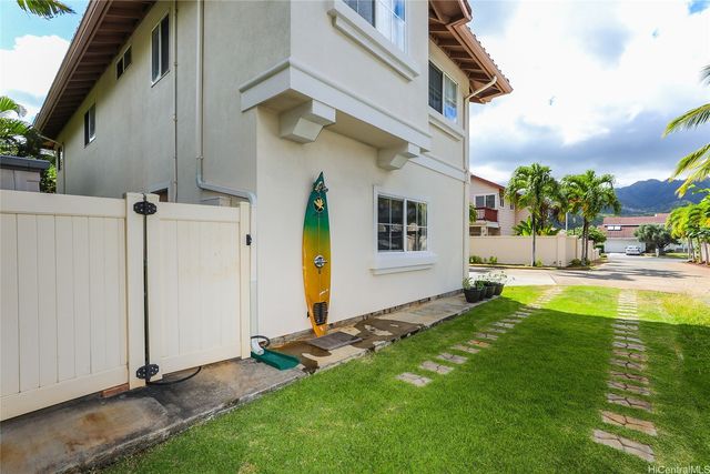 379 Ainahou Street, Honolulu, HI 96825