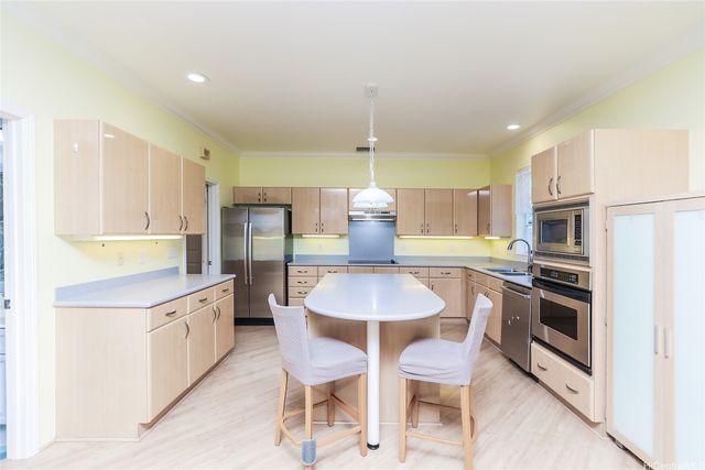 379 Ainahou Street, Honolulu, HI 96825