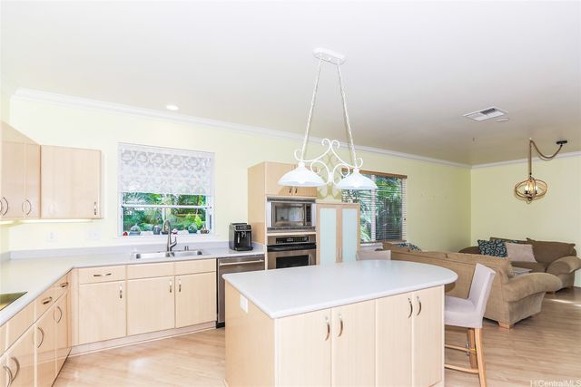 379 Ainahou Street, Honolulu, HI 96825