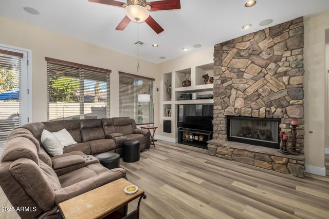 1836 E DESERT Lane, Phoenix, AZ 85042