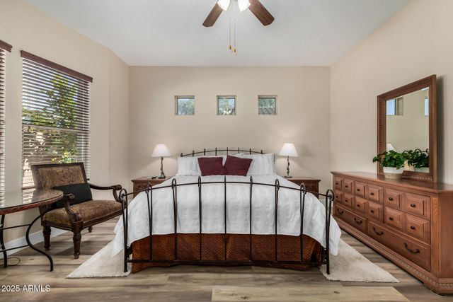 1836 E DESERT Lane, Phoenix, AZ 85042