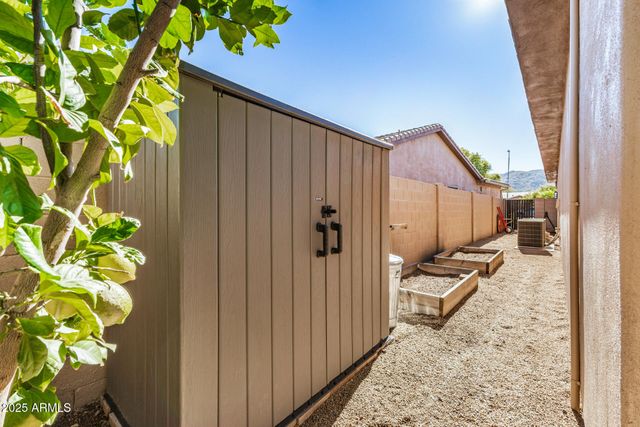 1836 E DESERT Lane, Phoenix, AZ 85042