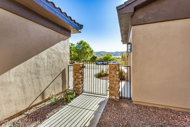 1836 E DESERT Lane, Phoenix, AZ 85042