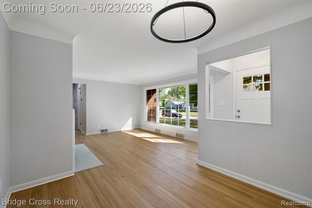 2614 Essex Street, Royal Oak, MI 48073
