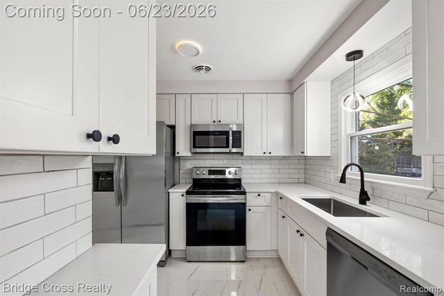 2614 Essex Street, Royal Oak, MI 48073