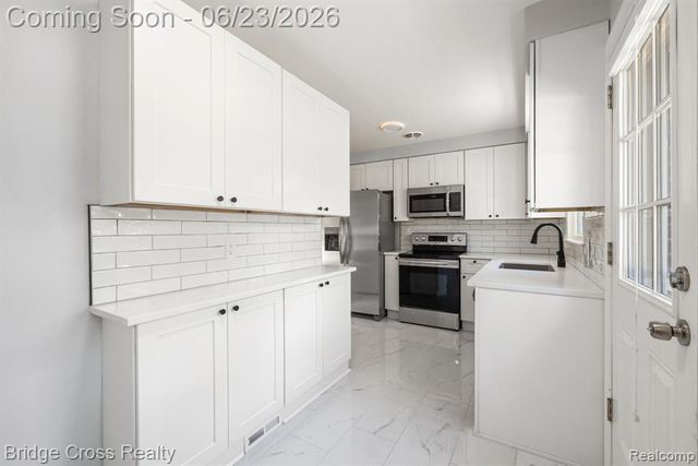 2614 Essex Street, Royal Oak, MI 48073