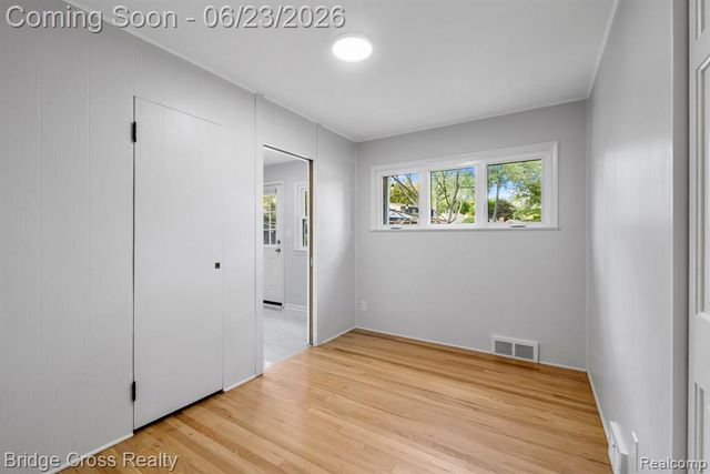 2614 Essex Street, Royal Oak, MI 48073