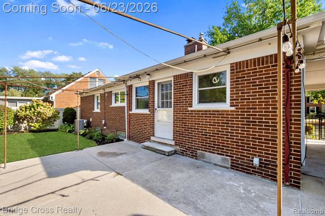 2614 Essex Street, Royal Oak, MI 48073