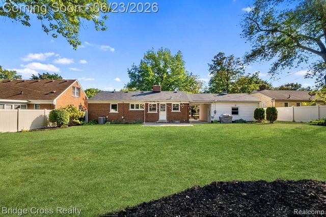 2614 Essex Street, Royal Oak, MI 48073