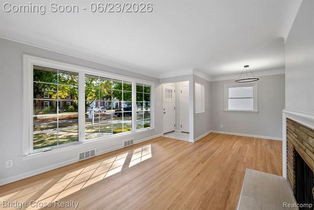 2614 Essex Street, Royal Oak, MI 48073