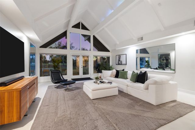 915 Biscayne ST, Lakeway, TX 78734