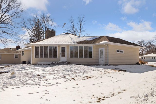 111 Sunrise Avenue N, New Prague, MN 56071