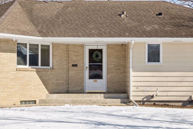 111 Sunrise Avenue N, New Prague, MN 56071