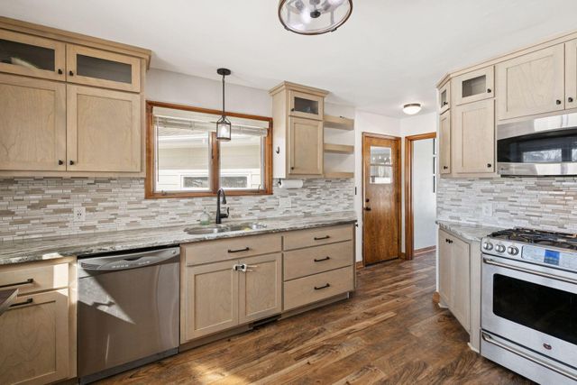 111 Sunrise Avenue N, New Prague, MN 56071