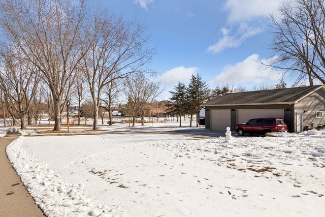111 Sunrise Avenue N, New Prague, MN 56071