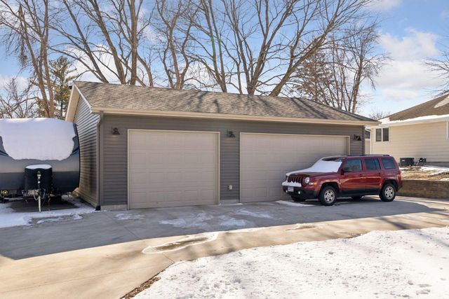 111 Sunrise Avenue N, New Prague, MN 56071