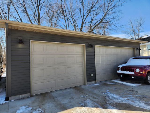 111 Sunrise Avenue N, New Prague, MN 56071