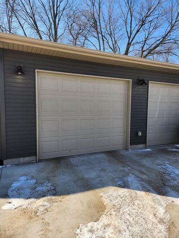 111 Sunrise Avenue N, New Prague, MN 56071