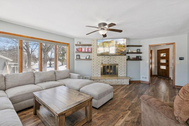 111 Sunrise Avenue N, New Prague, MN 56071