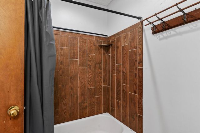 392 Hickory Lane, Washington Court House, OH 43160