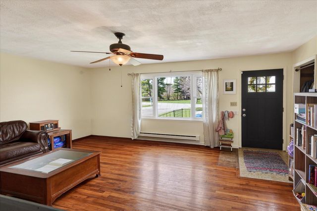 392 Hickory Lane, Washington Court House, OH 43160