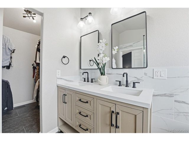 9387 Wolfe Dr, Highlands Ranch, CO 80129