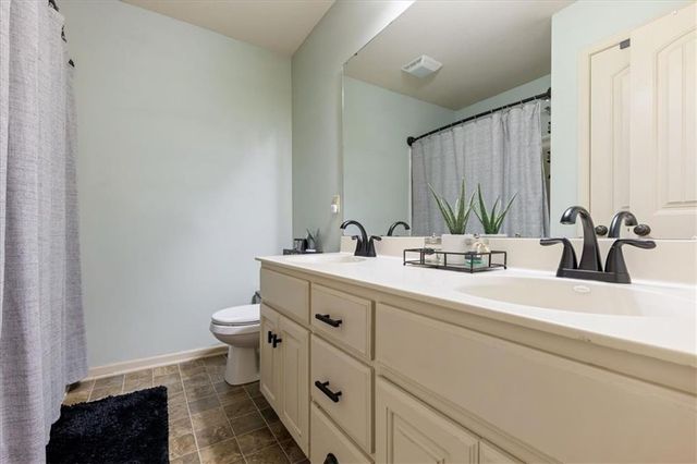 1222 Wiltshire Boulevard, Raymore, MO 64083