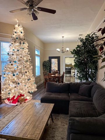 6870 14th Ave, Sacramento, CA 95820