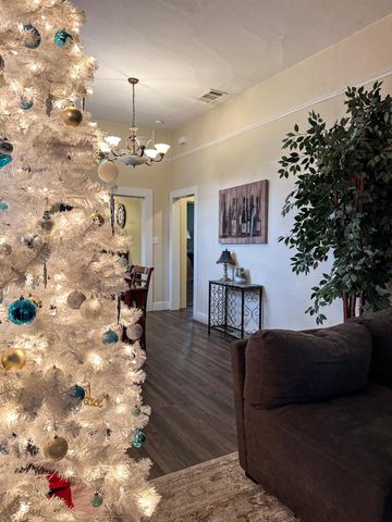 6870 14th Ave, Sacramento, CA 95820