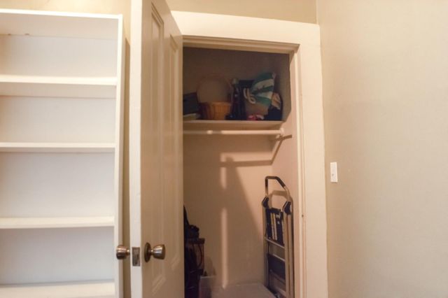 6870 14th Ave, Sacramento, CA 95820