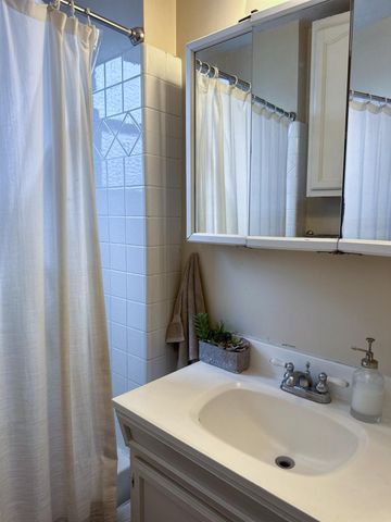 6870 14th Ave, Sacramento, CA 95820