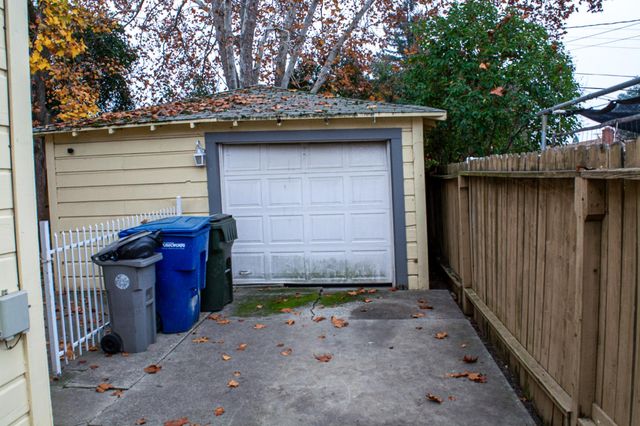 6870 14th Ave, Sacramento, CA 95820