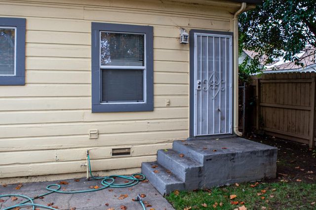 6870 14th Ave, Sacramento, CA 95820