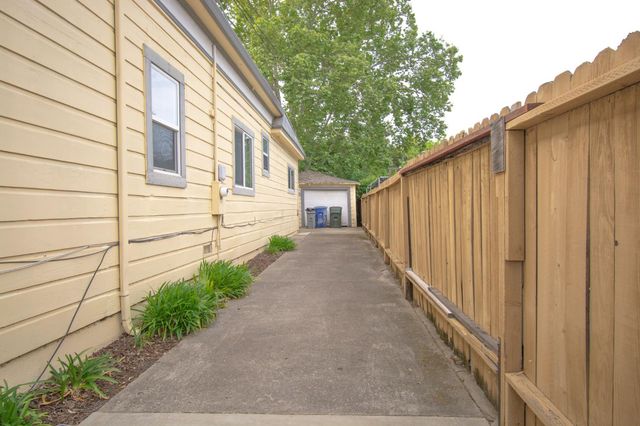 6870 14th Ave, Sacramento, CA 95820