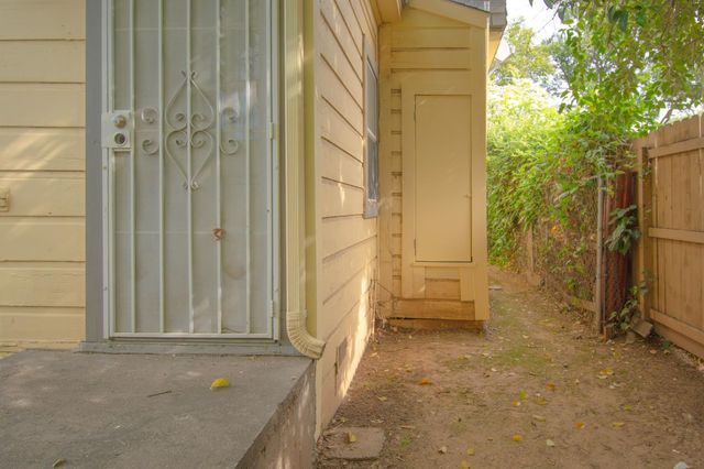 6870 14th Ave, Sacramento, CA 95820