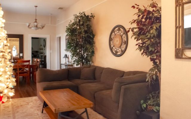 6870 14th Ave, Sacramento, CA 95820