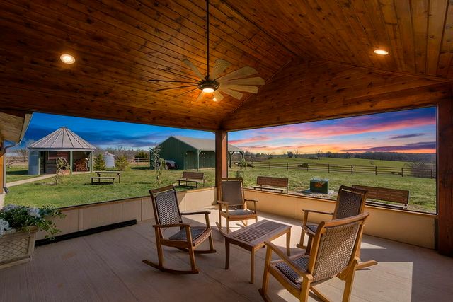 80 Hunters Drive, Galena, MO 65656