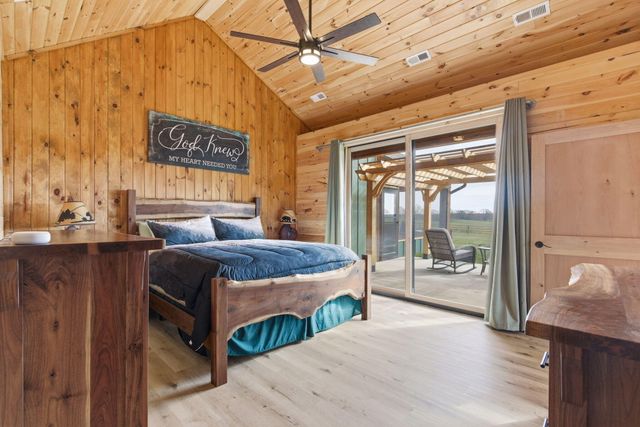 80 Hunters Drive, Galena, MO 65656