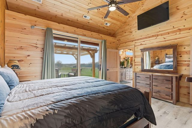 80 Hunters Drive, Galena, MO 65656