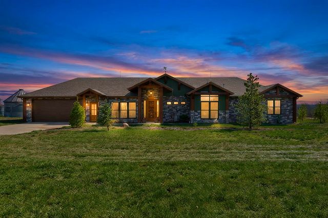 80 Hunters Drive, Galena, MO 65656