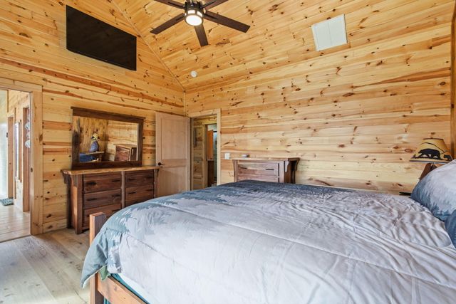 80 Hunters Drive, Galena, MO 65656