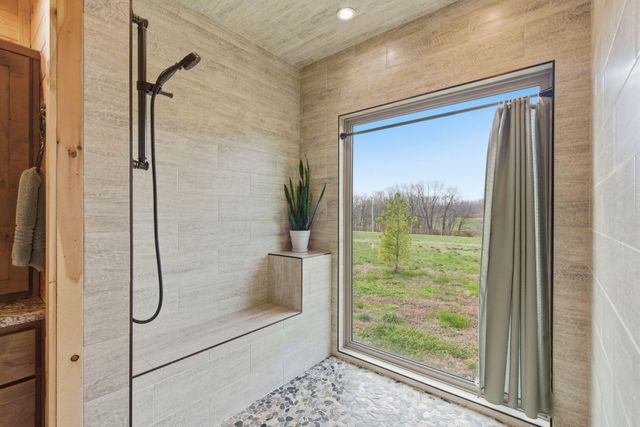 80 Hunters Drive, Galena, MO 65656