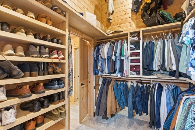 80 Hunters Drive, Galena, MO 65656